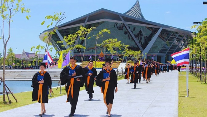 Top 10 Universities in Thailand: Programs, Alumni, and Insights